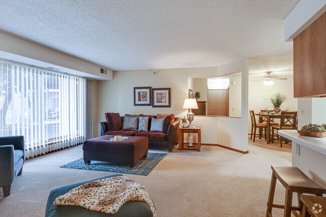 2BR, 2BA - 1,095SF - Living Room