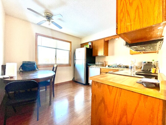 Photo - 460 Stanley St Unidad 2