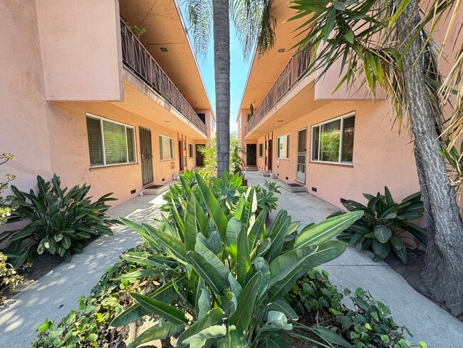 Photo - 1742 S Robertson Blvd Unidad 8