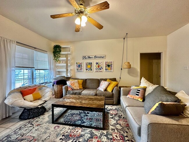 4/4 Duplex Near Baylor! - 4/4 Duplex Near Baylor! Townhome
