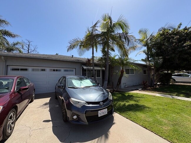 Building Photo - Spacious 4BR Canyon-View Home Near SDSU