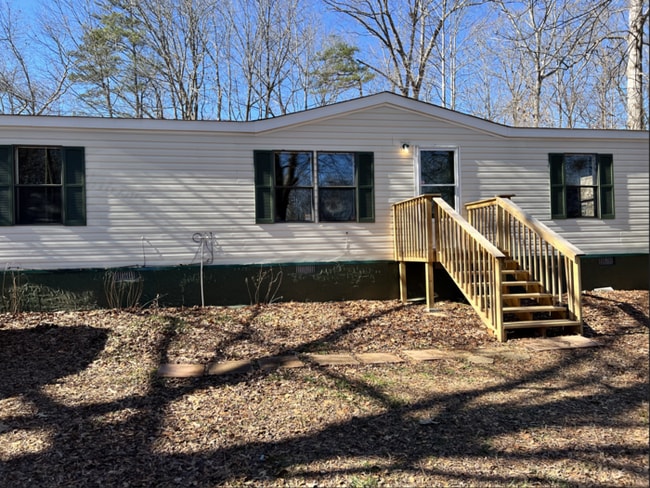 Building Photo - 3 BED/ 2 BATH AVAILABLE NOW! Rental