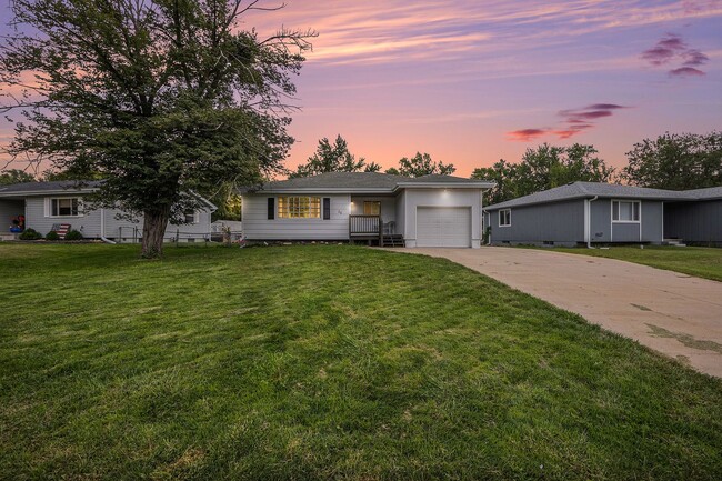 3 bed 2 bath Yutan Home For Rent - 3 bed 2 bath Yutan Home For Rent