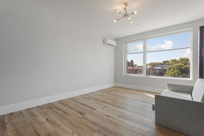 Photo - 1531 W Howard St Unit 404