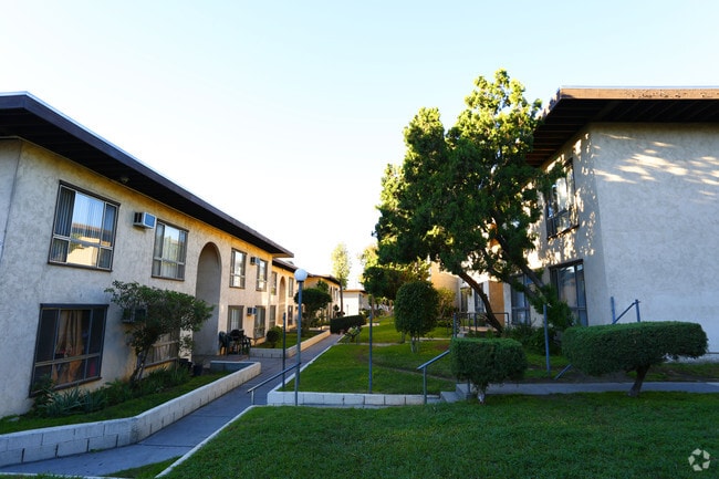 Building Photo - Haddon Hacienda Rental