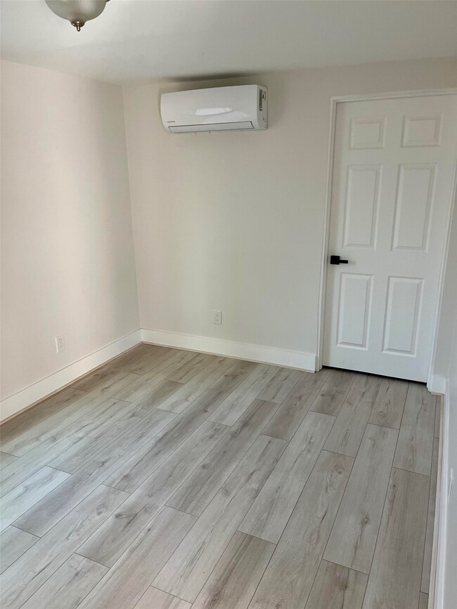 Photo - 7201 Helmers St