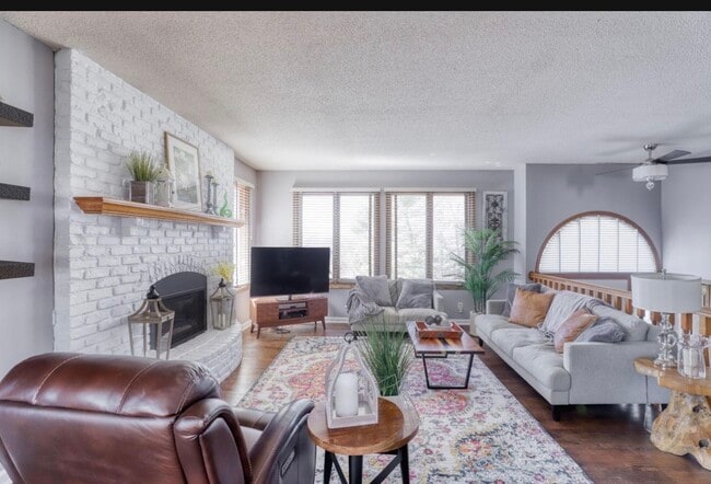 Photo - 9240 Chesshire Ln N