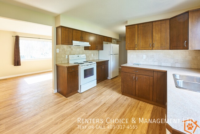 Photo - Pet Friendly Half Duplex with Fenced Yard