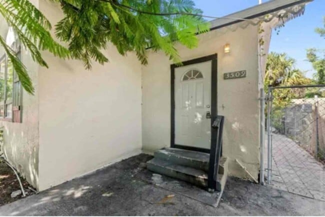 Photo - 3509 Pinewood Ave