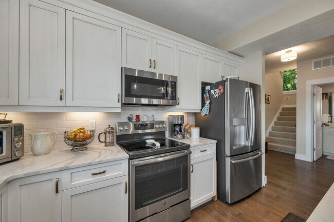 Photo - 2 Lake St Unit Apartment B