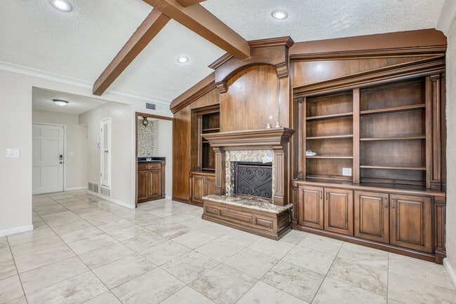 Photo - Beautiful House with 4 bed - 2 baths - office & covered big Jacuzzi