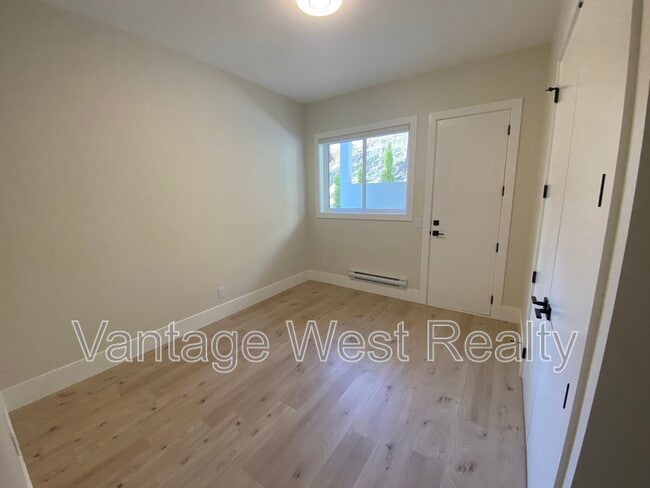 Photo - 830 Westview Way