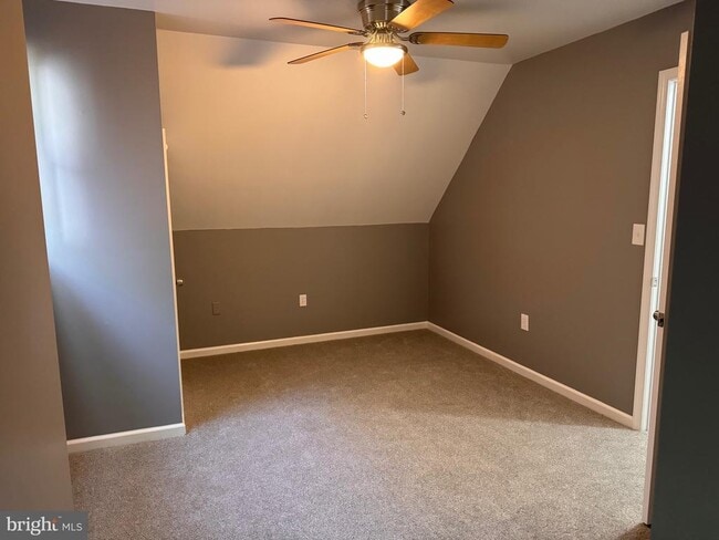 Building Photo - 33178 Woodland Ct N
