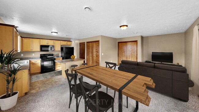 Building Photo - 231 W 4th St Rental