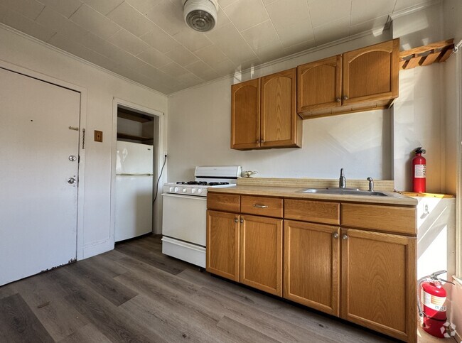 Building Photo - 141 Lembeck Ave Unit 3 Rental