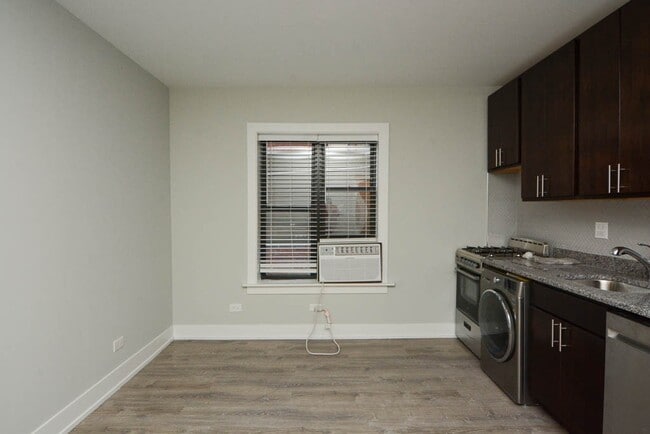 Photo - 434.5 W Belden Ave Unit 302B