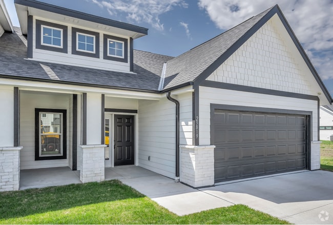 Building Photo - Modern Duplex with Spacious Design & Upsca... Rental