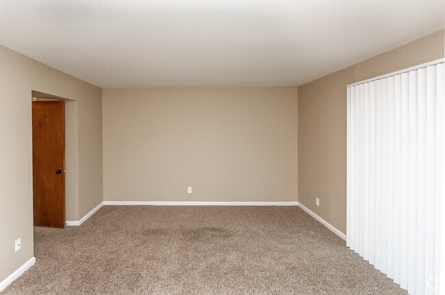 2BR, 1.5 BA - 1176 SF