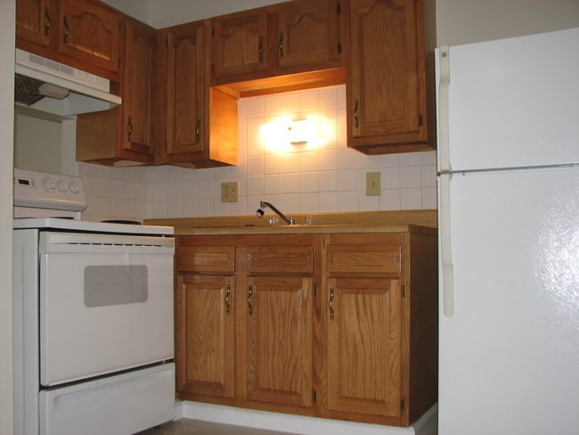 Photo - Colonial Court