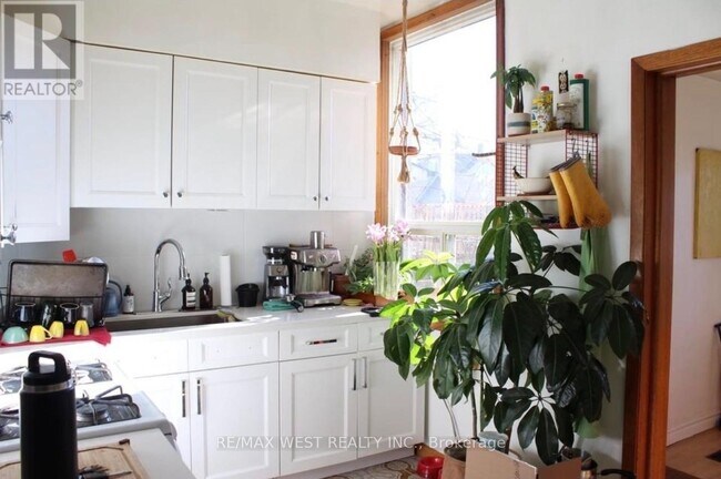 Photo - 404 Concord Ave