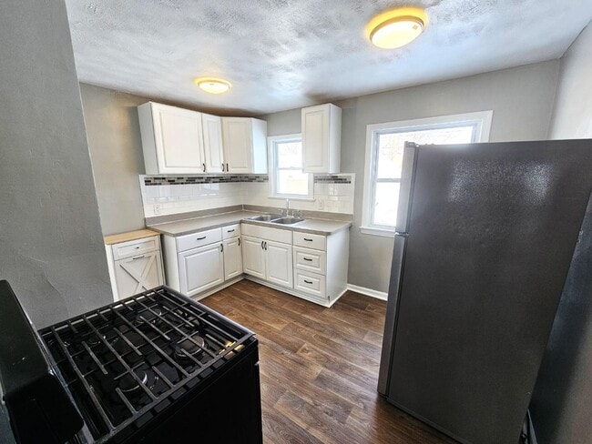 Photo - 18413 Lewis Dr