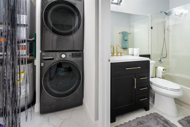 Photo - 3068 S Oakland Forest Dr