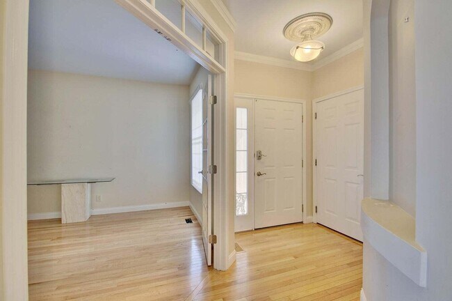 Photo - 459 Pinnacle Way