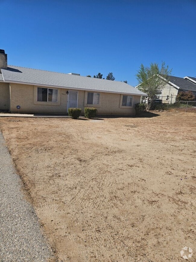 Building Photo - 3 BEDROOM HESPERIA HOME