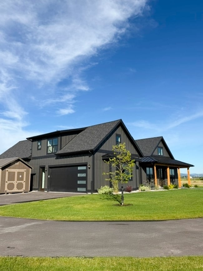 Photo - Luxury Modern Farmhouse on 2.5 Fenced Acres