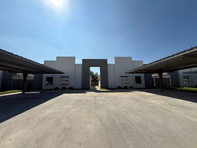 Building Photo - 1307 W Heritage Dr Unit 4