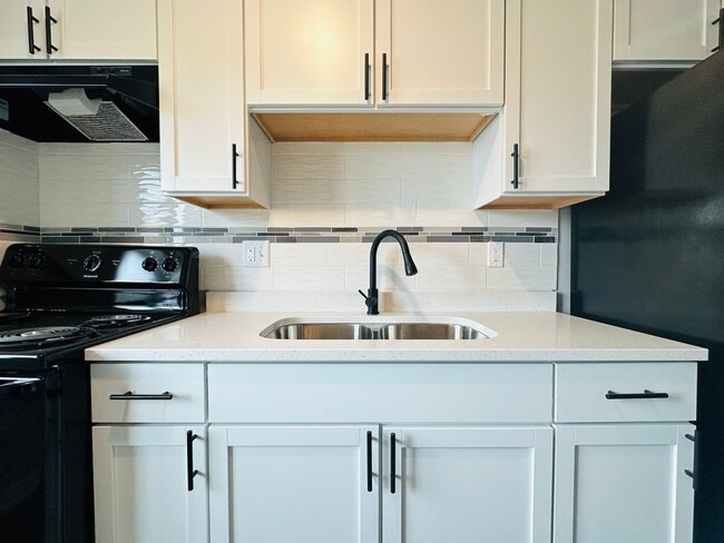 Photo - Experience Luxury Living at Bellagio Living I: Modern Apartments in Lawrence, Indiana Unit 9024-A01