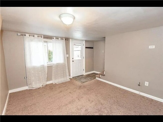 Photo - 3 bedroom - great location, central air, laundry.