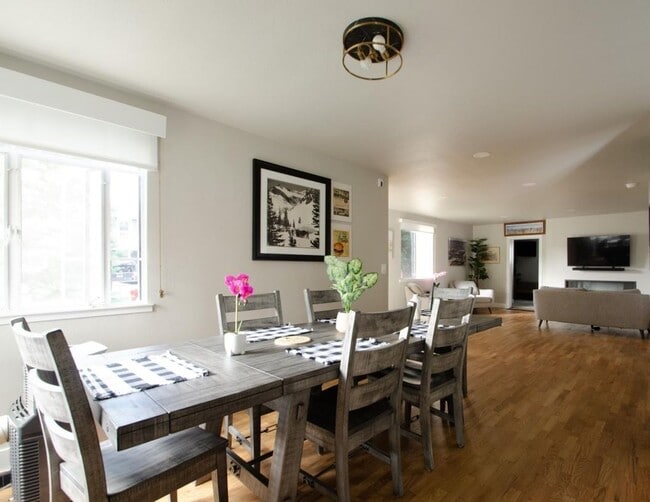 Photo - OLD TOWN LOUISVILLE 2 Bed 1 Bath CHARMER-$500 Off First Month's Rent!