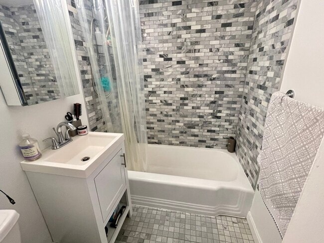 50 Green St Unit 109