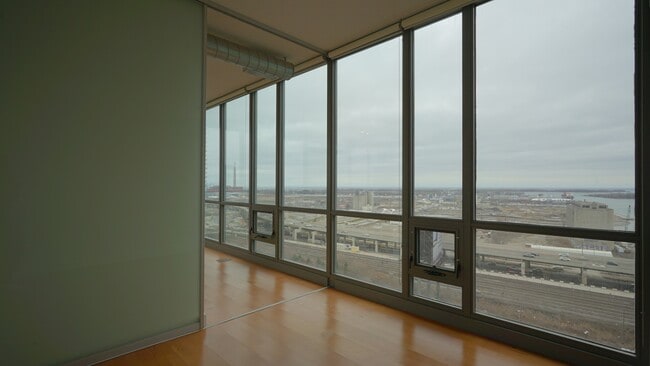 Photo - 33-1733 Mill St