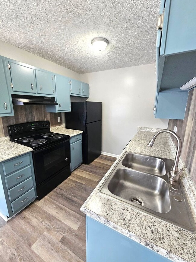 Photo - 4510-4510 Hutton Rd