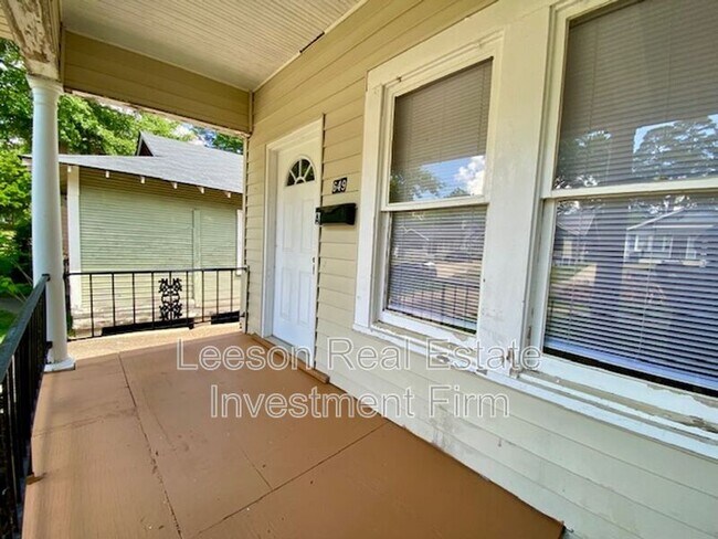 Photo - 649 Merrick St