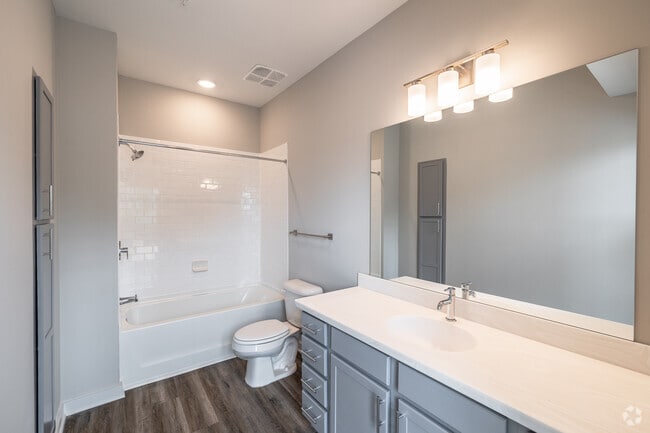 1BR - Full Bathroom
