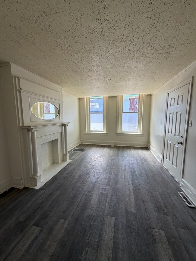 Building Photo - 717 W Market St Unit A