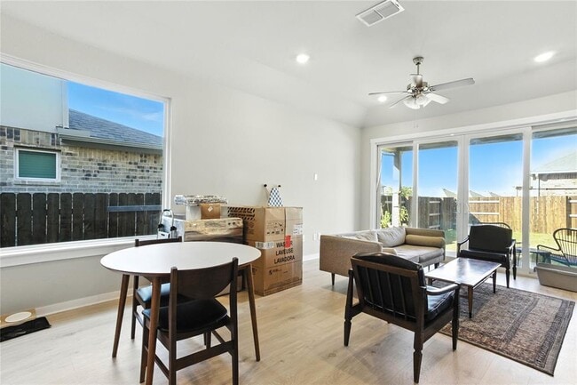 Photo - 2105 Suncup St