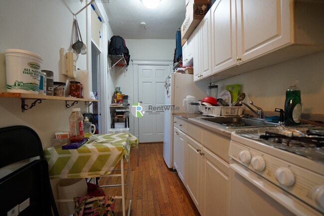 Building Photo - 126 Warren St Unit 6