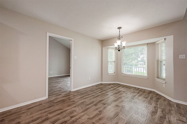 Building Photo - 131 Cove Cir