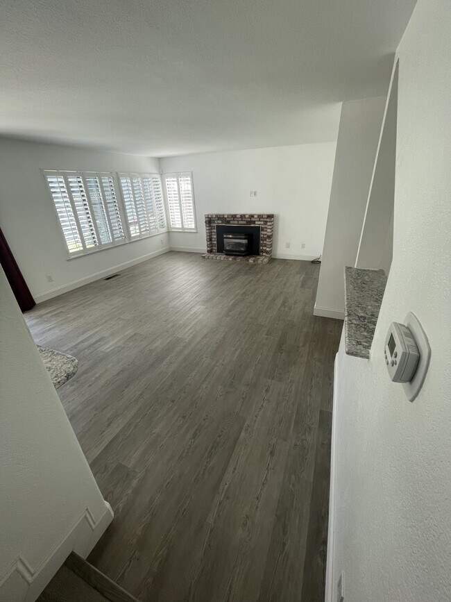 Photo - 7216 Roxanne Ln