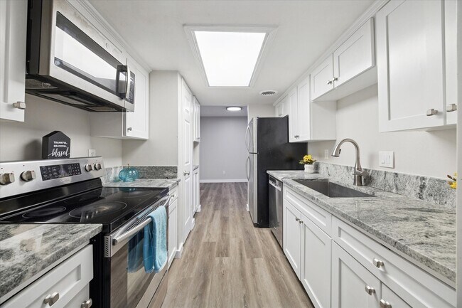 Building Photo - 12633 Memorial Dr Unit 176