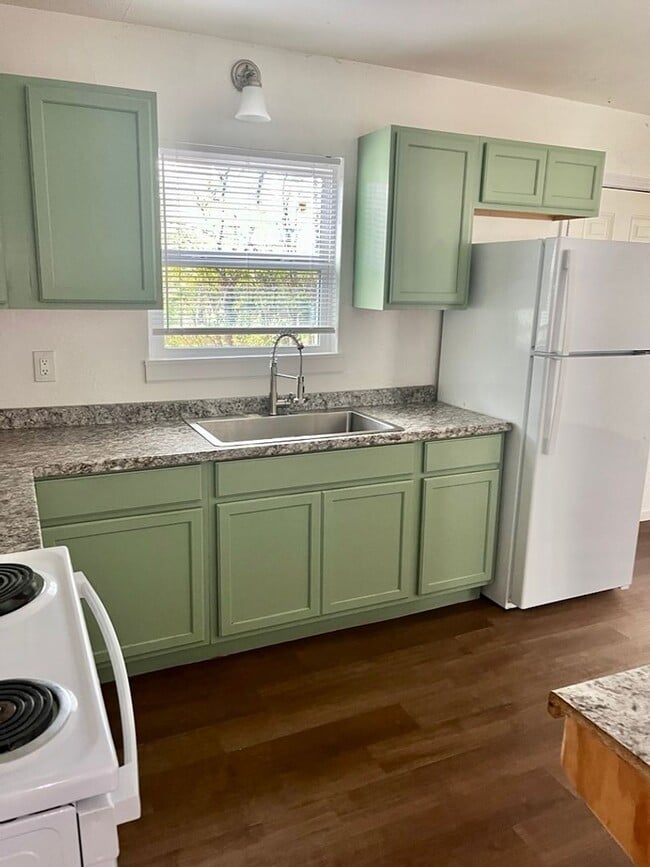 Photo - 3bed 1 bath / NOW AVAILABLE!