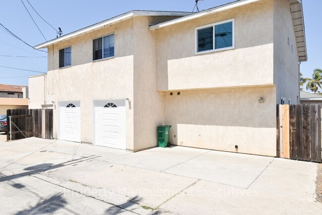 Building Photo - 2 Bed, 2 Bath Townhome with Garage & Bonus Room Unit 4815 Narragansett Ave