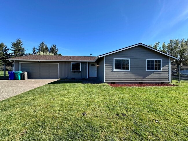 Building Photo - Newly Renovated Single-Family Home in Gresham! 3 Bed/1 Bath w/ Double Car Garage!