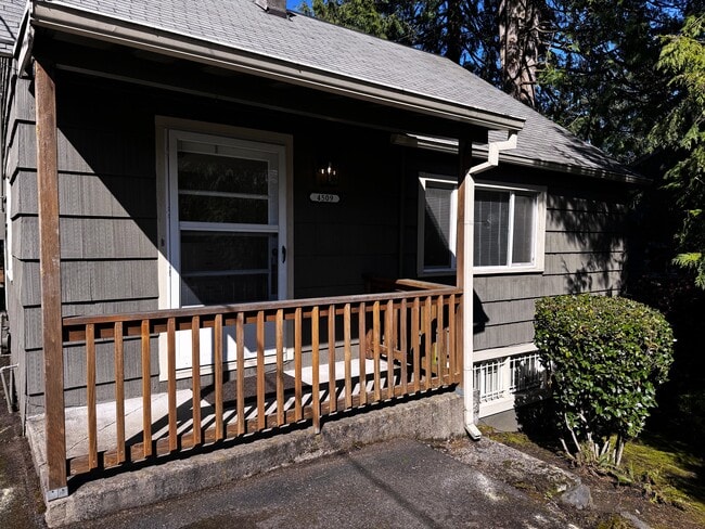 Building Photo - 4509 SW Taylors Ferry Rd Unit A Rental