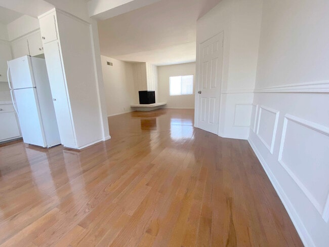 Photo - 5631 W Jefferson Blvd Unit 3