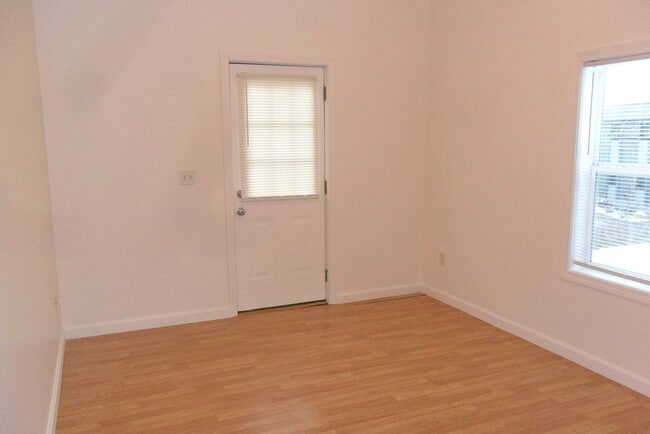 Photo - 848 Waverly St Unidad 3